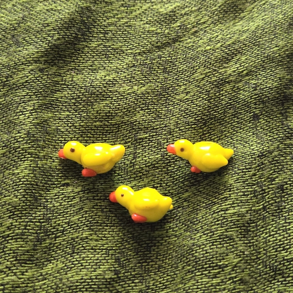 Glass duck beads